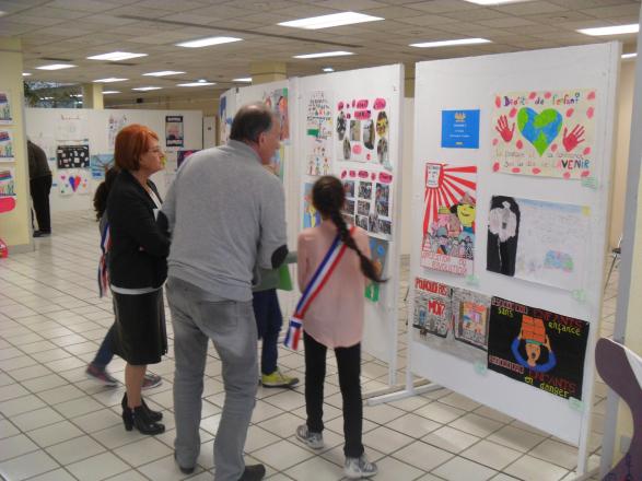 Les membres du jury du concours d'affiches