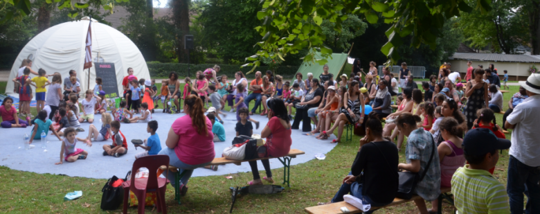 Spectacle des enfants devant les parents 